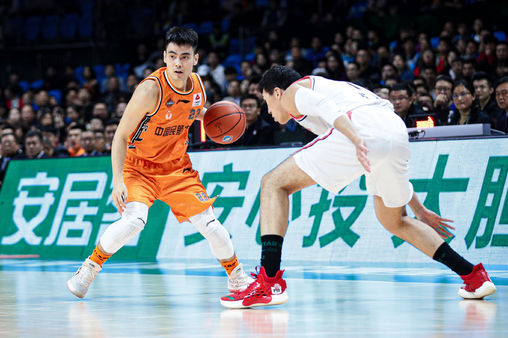 开云APP下载-清晨荷甲焦点战，深圳男篮战术微调，话题不断，赛季目标并未改变